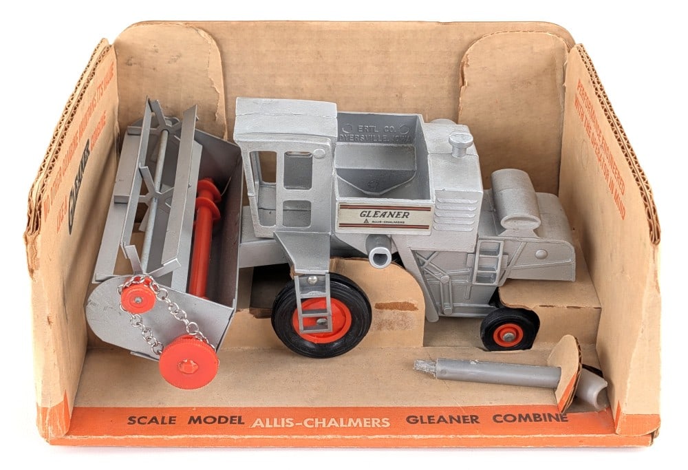 1/32 Ertl Allis-Chalmers Gleaner Combine w/ 3-Windows In Box Stock No. 1202: Vintage 1/32 Ertl Allis-Chalmers Gleaner combine in the original box Stock No. 1202. This is the version with the square rear end, 3-windows, and closed sides on the grain head. The toy is in great co