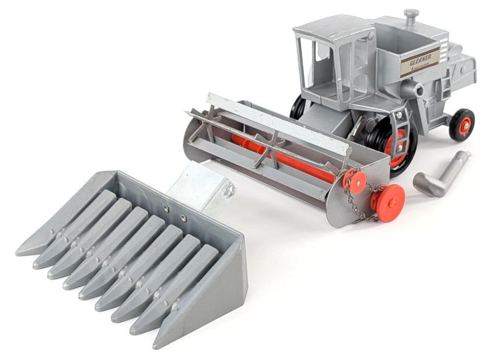 1/32 Ertl Allis-Chalmers Gleaner Combine w/ Both Heads (1 of 8)