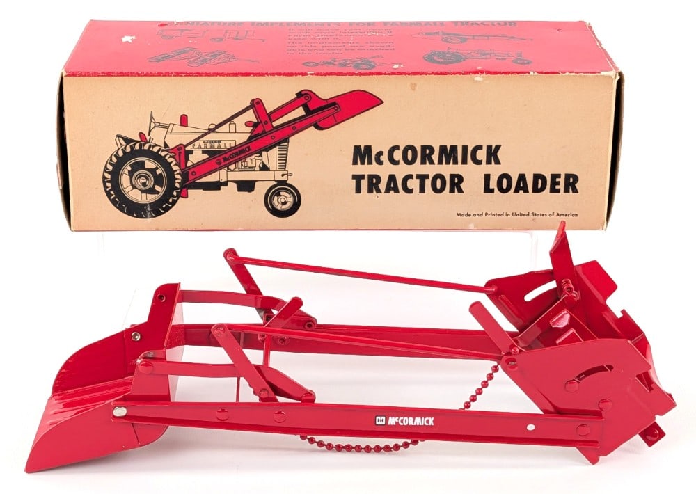 1/16 Eska IH McCormick Tractor Loader w/ Box (1 of 9)