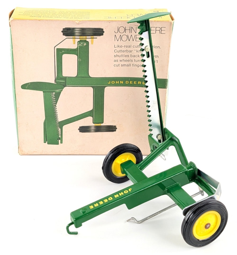 1/16 Ertl John Deere Sickle Bar Mower w/ Ice Cream Box (1 of 8)