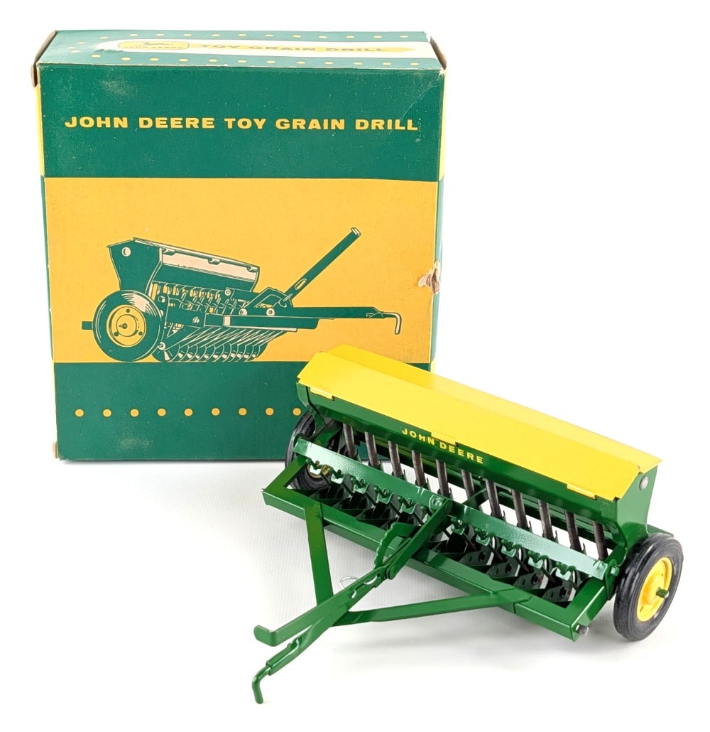 1/16 Ertl John Deere Grain Drill w/ Yellow Lids In Box: Vintage 1/16 Ertl John Deere grain drill with yellow lids in the original yellow / green box. The grain drill is in excellent condition and appears unplayed with. The box has a small puncture from the