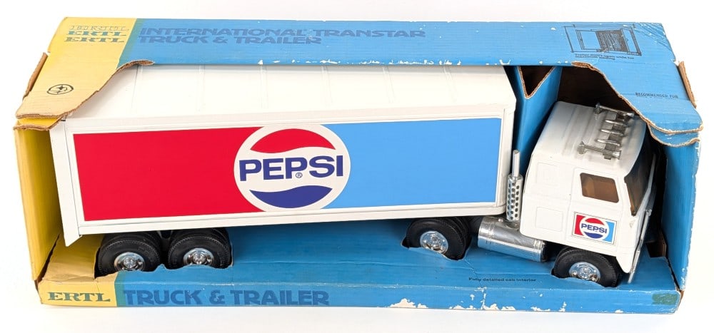 Ertl International Transtar Pepsi Truck & Trailer: Ertl International Transtar Pepsi soda pop semi truck with box van trailer. The truck has a minor rub mark on the cab and light dust from storage. The box has some flaking and general wear from age /