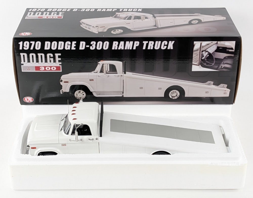 1/18 ACME Co. 1970 Dodge D-300 Ramp Truck (1 of 8)