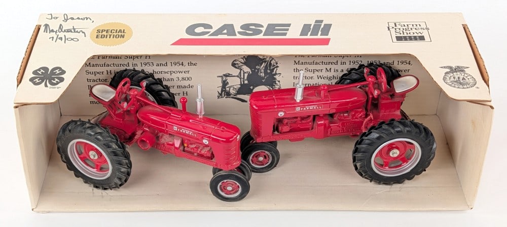 1/16 Scale Models Farmall Super H and Super M Tractor Set Signed by Max Armstrong (1 of 8)
