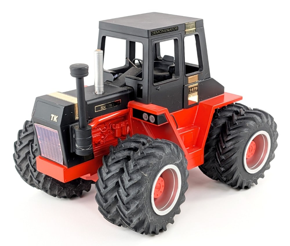 1/16 Precision Engineering Case 1470 Demonstrator Tractor (Damaged): 1/16 Precision Engineering Case 1470 Black Knight Demonstrator tractor. The tractor has damage to the rear axle, 3-point, the air cleaner was repaired, and the cab was reglued. A good candidate for a