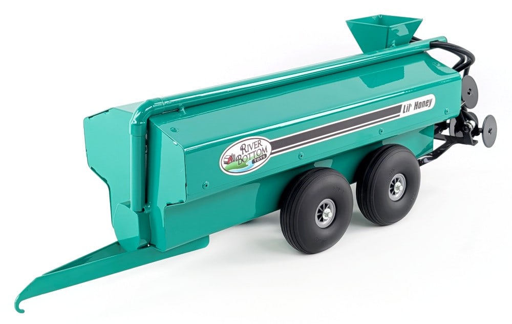 Custom 1/16 Lil' Honey Liquid Manure Tank Spreader: River Bottom Toys custom 1/16 scale Lil' Honey manure spreader. The custom spreader is in good condition and displays well overall.