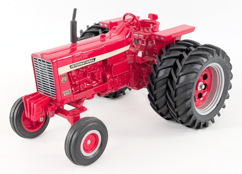 1/16 Scale Models International Farmall 856 Tractor w/ Duals: 1/16 Scale Models International Farmall 856 tractor with duals. FFA edition. Displays well with nice detail. Good condition overall.