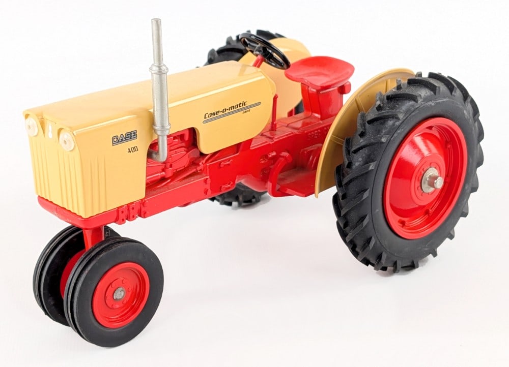 1/16 SpecCast Case 400 Narrow Front Tractor (1 of 7)