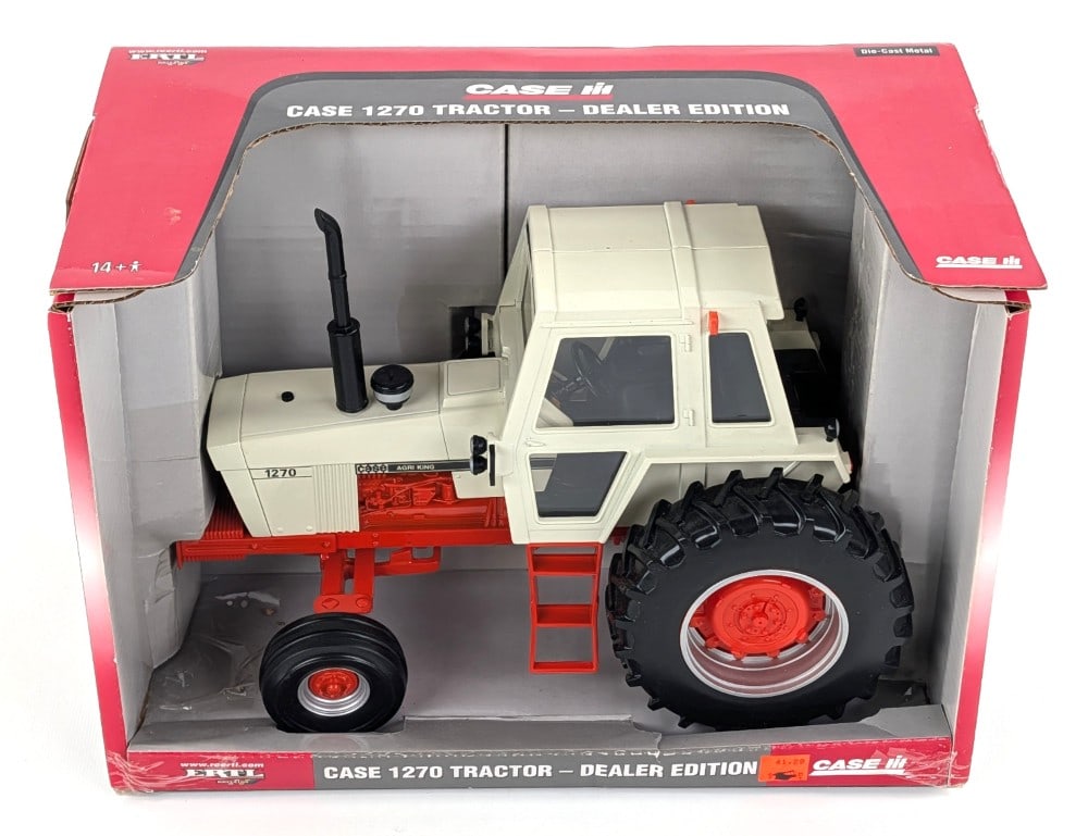 1/16 Ertl Case 1270 Agri King Tractor w/ Cab: 1/16 Ertl Case 1270 Agri King tractor with cab. Dealer Edition. Good condition in the box. The box shows minor wear from storage.