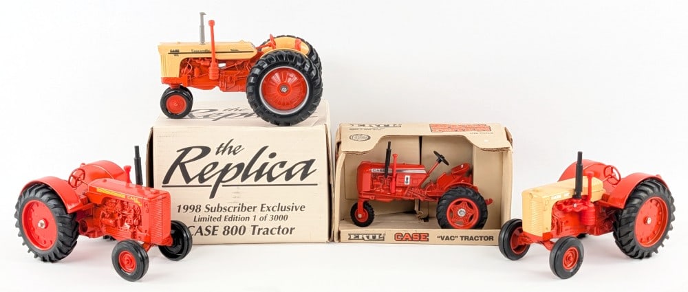 1/16 Ertl Case 600, Case 500, and Case VAC Tractors: 1/16 Ertl Case 600 wide front, Case 500 diesel wide front, and Case "VAC" tractors. The Case VAC comes with the box, the other two are loose. All in good condition with light dust from display.