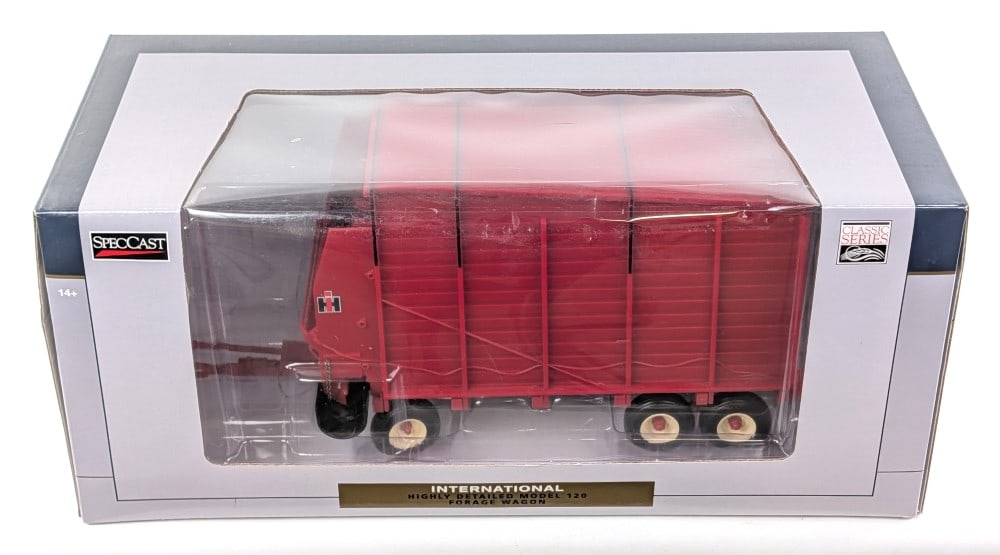 1/16 SpecCast International Model 120 Forage Wagon (1 of 7)