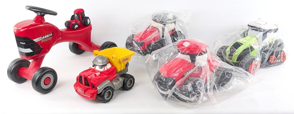 Case IH Ride On Tractor, Tractor Pillows, and Tonka Dump Truck (1 of 9)
