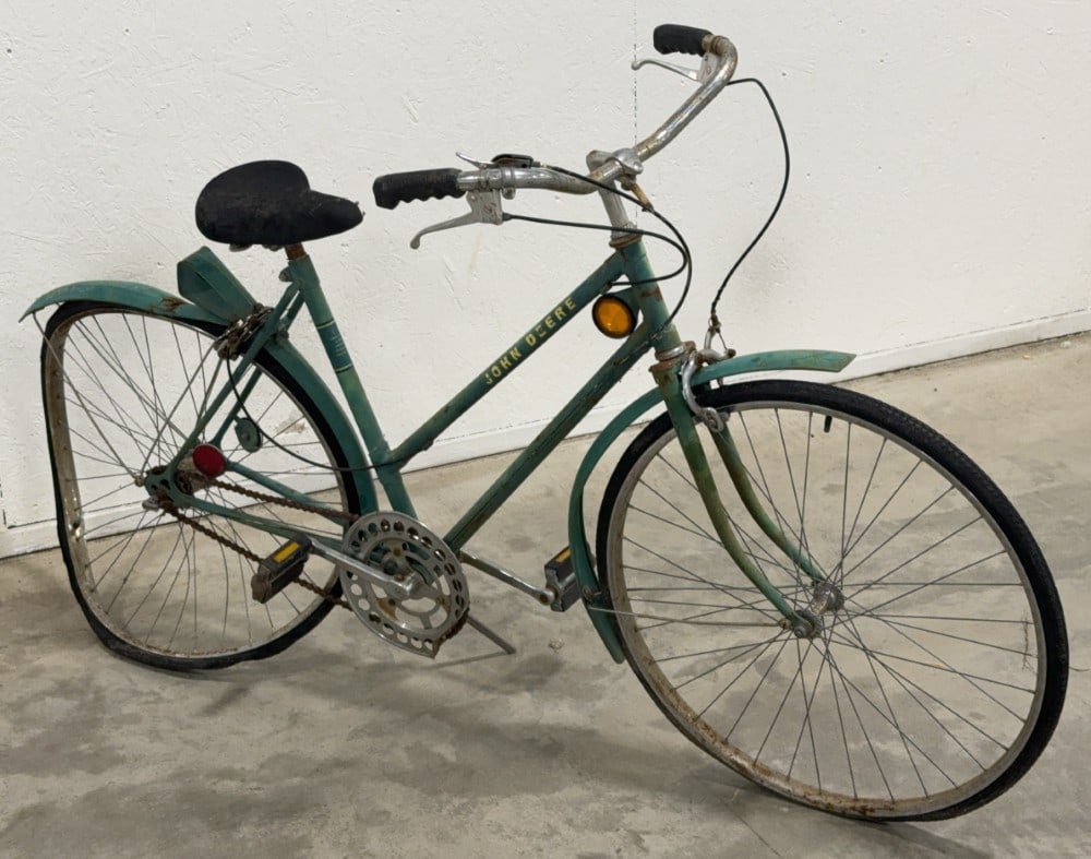 John Deere Woman Touring Bicycle (1 of 5)