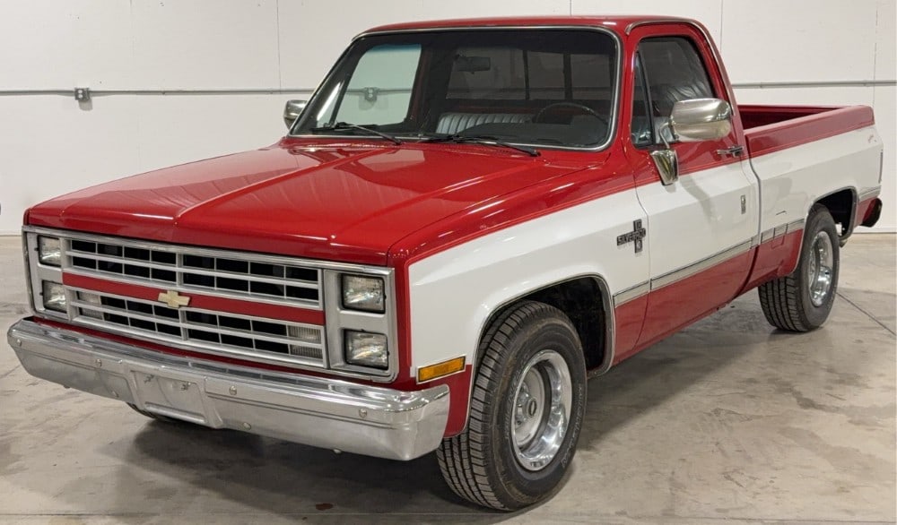 1986 Chevy Silverado C10 Short Bed (1 of 20)