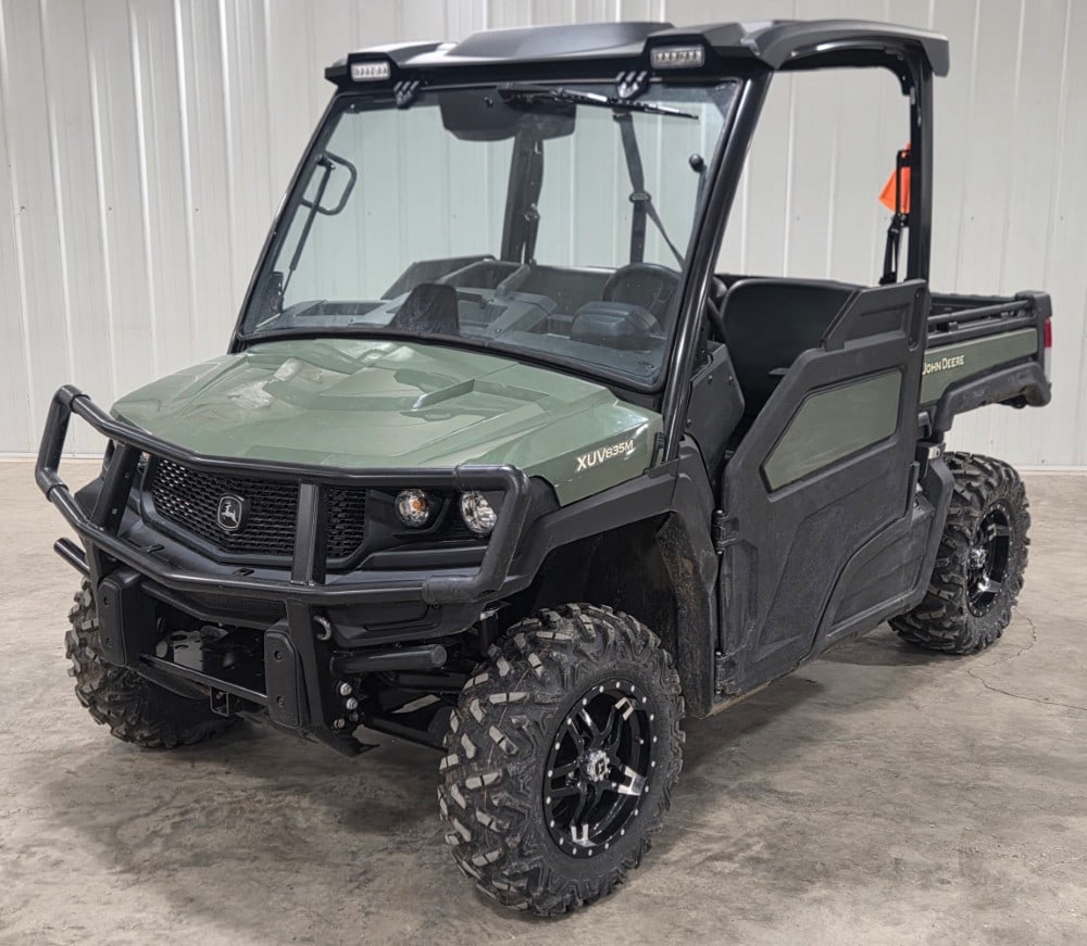 2021 John Deere XUV 835M Gator: Sells with no Reserve! Only 86 hours and 328 miles! 3 cylinder gas engine Hi and low range CVT transmission with reverse 54 horse power and 45 mph top speed 4,000 pound towing capacity and 1000 pound