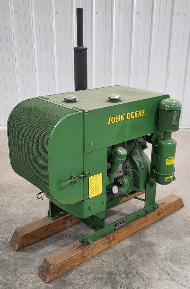 John Deere LUC Power Unit: Sells with no Reserve! Engine loose? Flat back, no PTO or pulley Mounted on timbers No starting crank Currently non running.