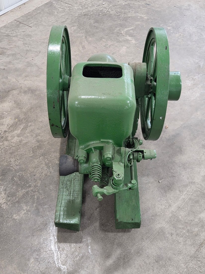 1.5 HP John Deere Model E Gas Engine - 2