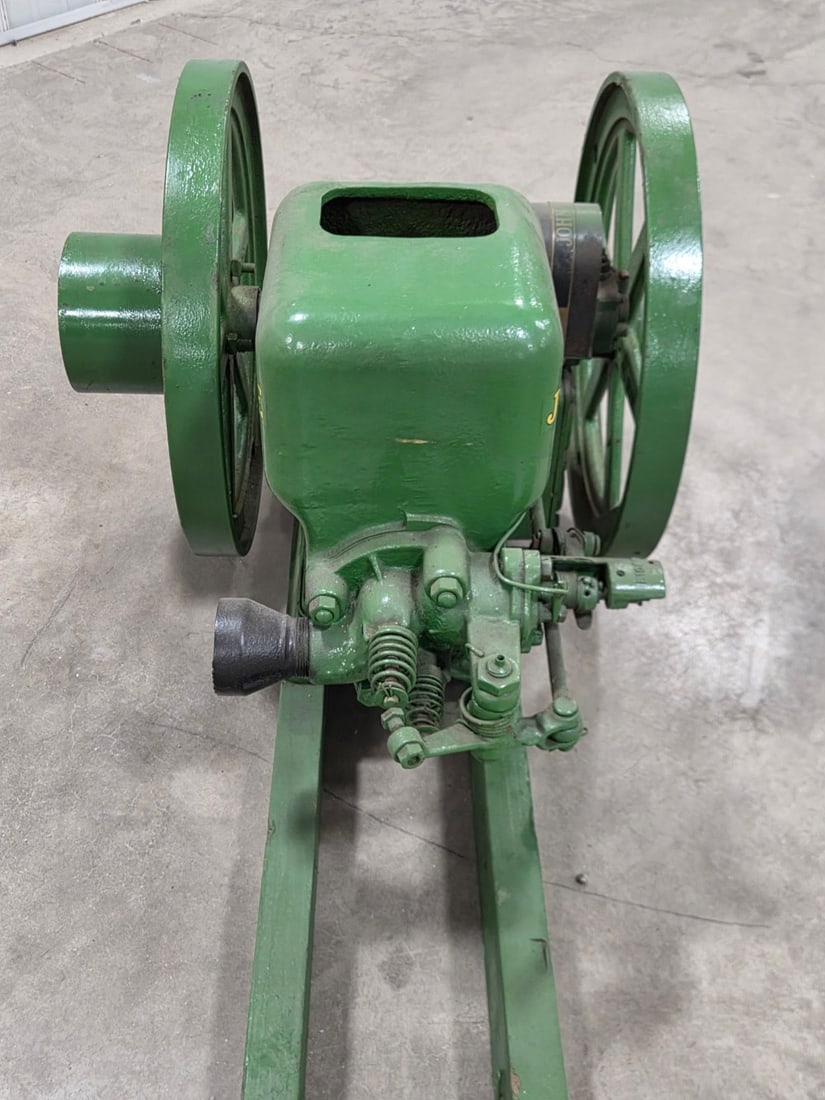 1.5 HP John Deere Model E Gas Engine - 2