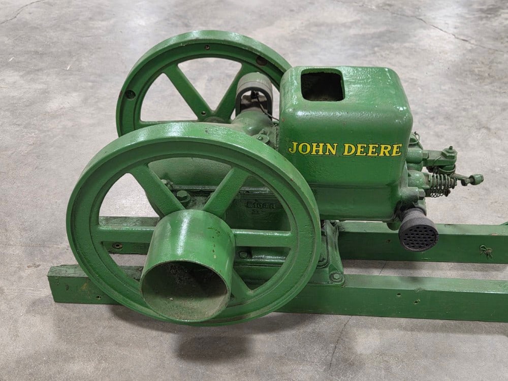 1.5 HP John Deere Model E Gas Engine - 4