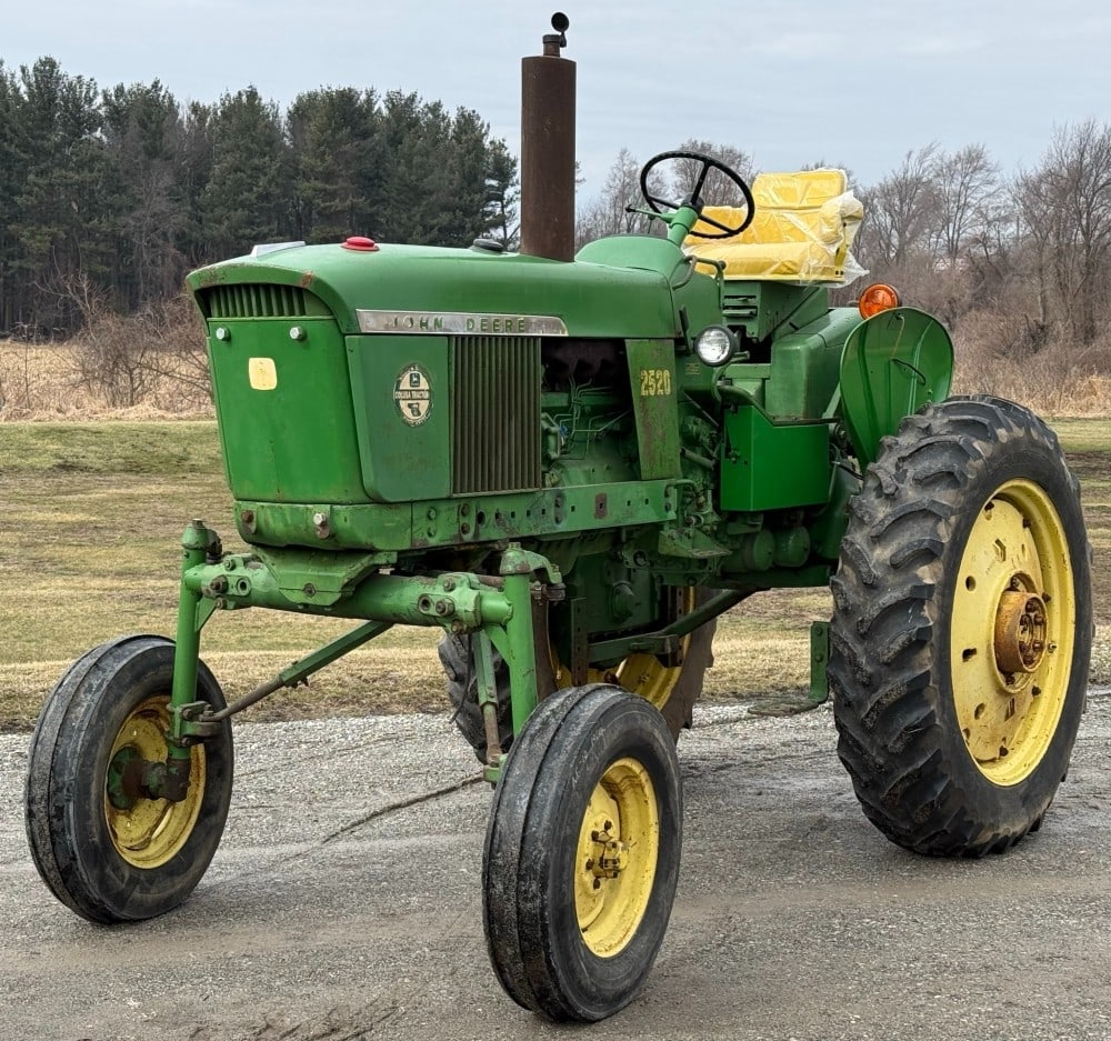 1970 John Deere 2520 Hi-Crop: Sells with no Reserve! From the Steve Just Collection 1 of 18 diesel powershifts out of a total 101 2520 hi-crops built! Bought from the Jim Mills Collection Shipped November 20, 1969 to Colusa Califo