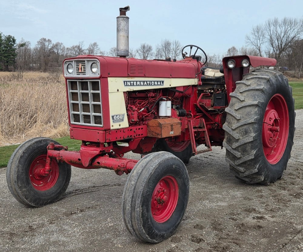 1976 International Harvester 666 Diesel: Sells with no Reserve! 6 cylinder diesel engine 5 speed transmission with working T/A 3 point hitch 2 sets of hydraulic remotes 540 PTO 1 set of rear wheel weights Fenders Starts easy without ether Ru