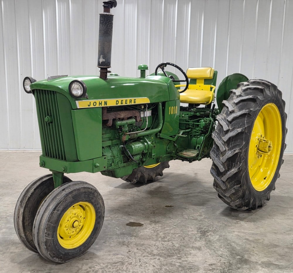 1963 John Deere 1010 Gas: 4 cylinder gas engine 5 speed transmission 3 point hitch 1 set of hydraulic remotes PTO Clamshell fenders Narrow front New seat Runs and drives Serial number 39374