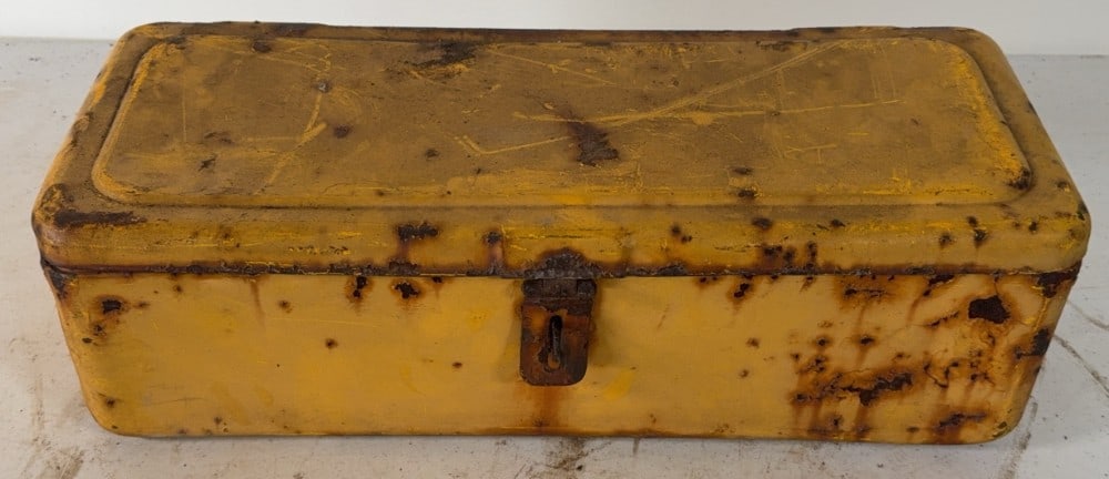 Tool Box: Working lid, some rust, measuring 21? L x8 1/2? W x6? D