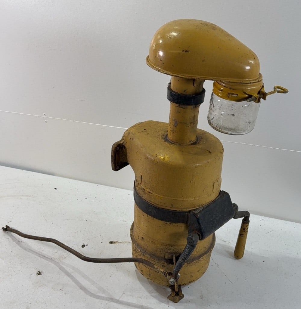 Caterpillar D2 Air Cleaner: One complete air cleaner