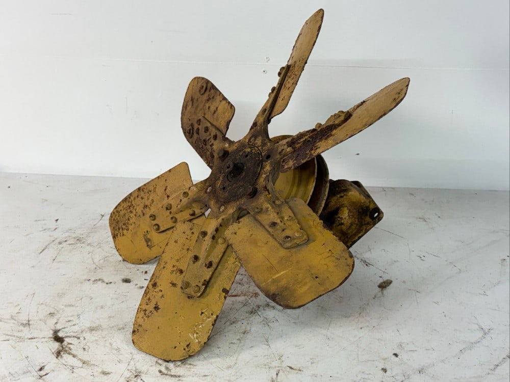 D2 Fan and Water Pump: Water pump with fan believed to fit a D2