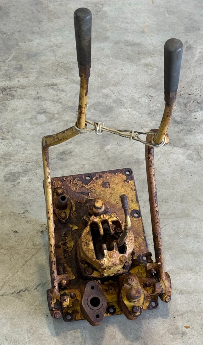 Caterpillar D2 Shift Quadrant and Clutch Handles: Handles move as they should