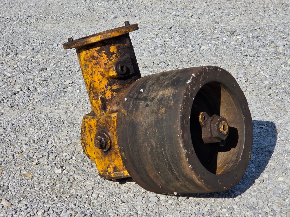 Caterpillar Rear Mounted Belt Pulley Attachment (1 of 5)