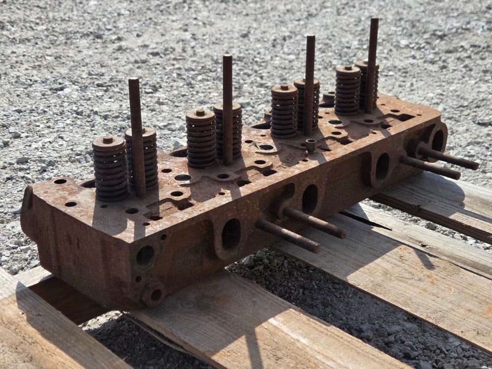 Caterpillar D2 Head - 2