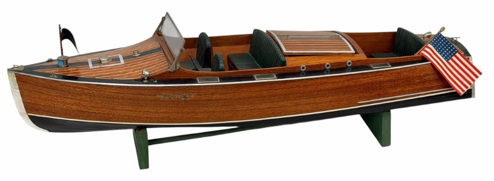 Dumas 1:8 Scale Chris Craft Racing Runabout Boat Kit on Stand (1 of 14)
