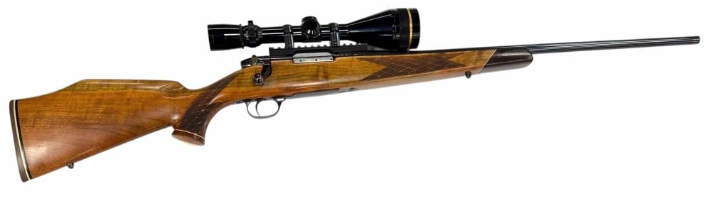 Weatherby Mark V Deluxe Varmint Master 22-250 Bolt Action Rifle with Leupold Scope (1 of 20)