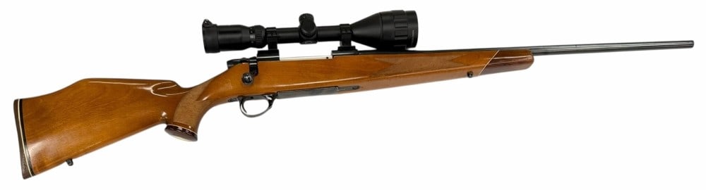 Weatherby Vanguard .300 Win. Mag. Bolt Action Rifle: Weatherby Vanguard .300 Win. Mag. Bolt Action Rifle. The Weatherby Vanguard .300 Win. Mag. Bolt Action Rifle is in very nice used condition. The barrel measures 24 inches in length. The bore while nee