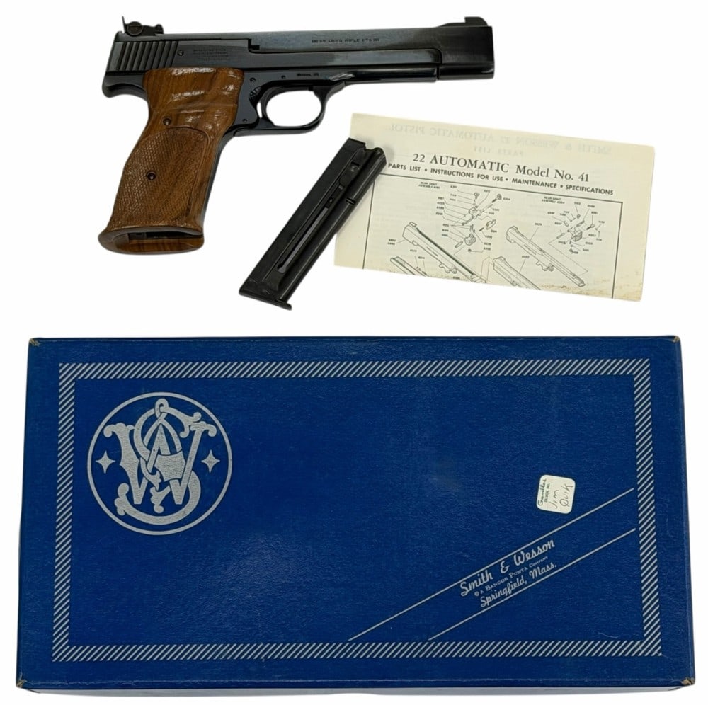 Smith & Wesson Model 41 .22 LR Semi Automatic Pistol in Box (1 of 15)