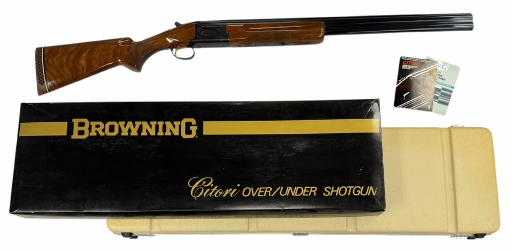 Browning Citori Over & Under .12 Ga Shotgun in Box: Browning Citori Over & Under .12 Ga Shotgun in Box.? This beautiful Browning Citori is in very nice to like new condition.? The vented barrels measure 28 inches in length.? Bores are extremely clean,