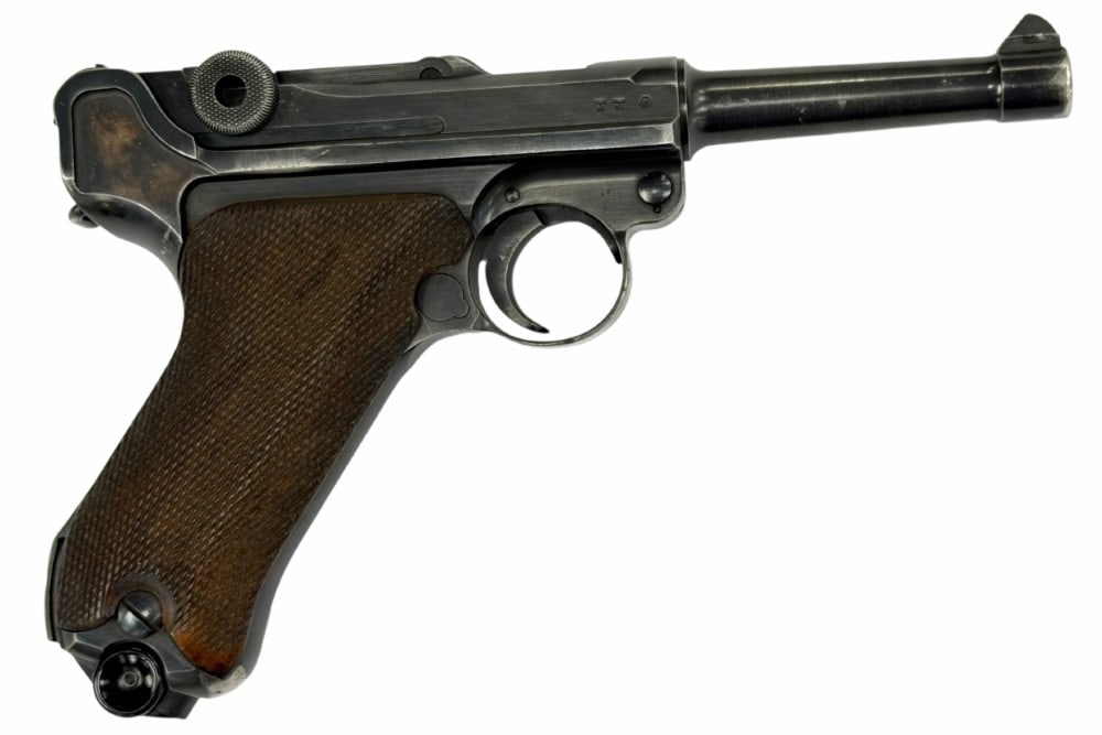 WW II German 1938 S/42 Luger .9mm Semi Automatic Pistol (1 of 20)