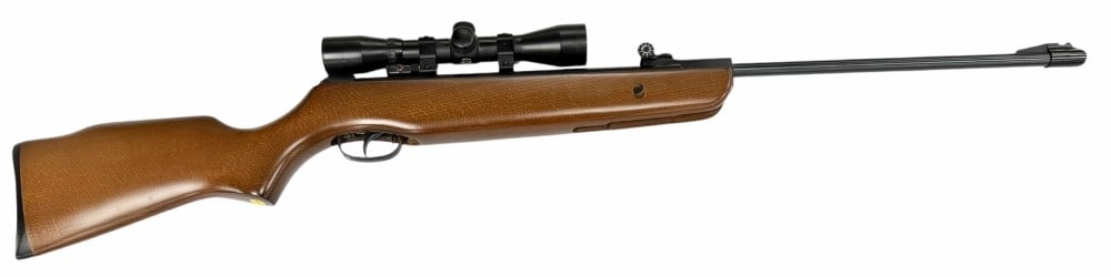 Gamo Hunter 220 Break-Barrel Air Rifle with Scope: Gamo Hunter 220 Break-Barrel Air Rifle with Scope.? The Gamo Hunter 220 air rifle is in very nice to like new condition.? Barrel measures 18 inches in length.? Blueing is in new condition.? Wood stock