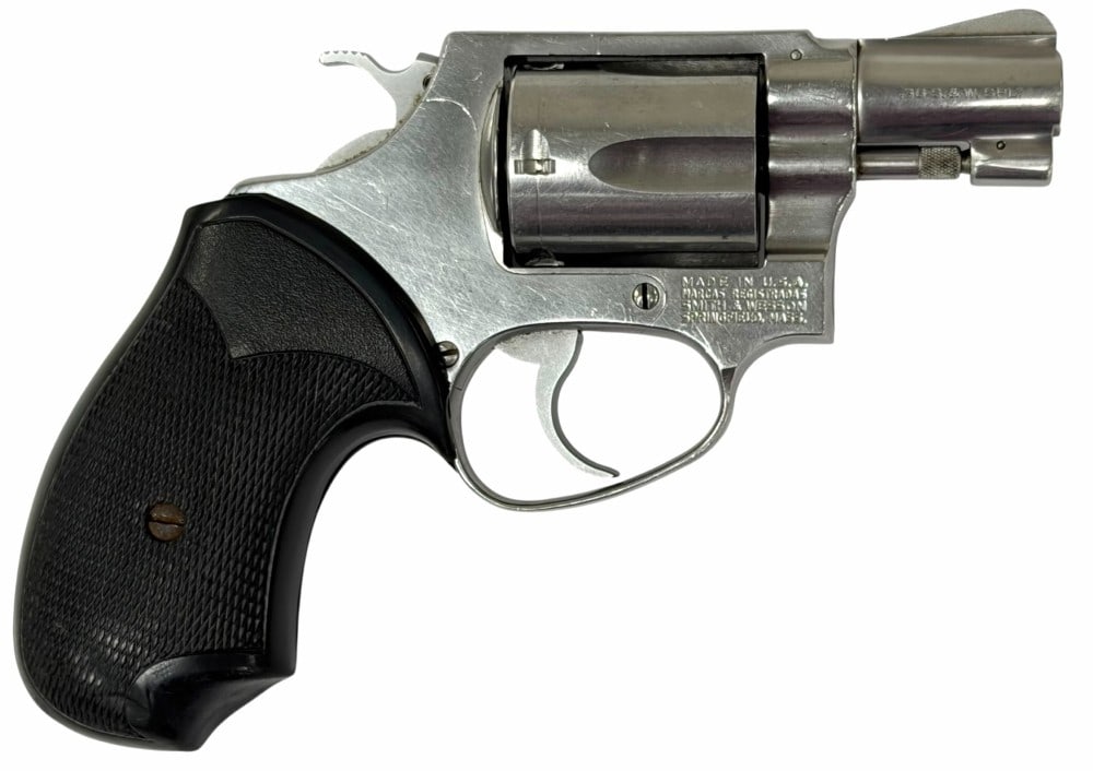 Smith And Wesson Model 60 Stainless Five Shot 38 Special Revolver (1 of 13)