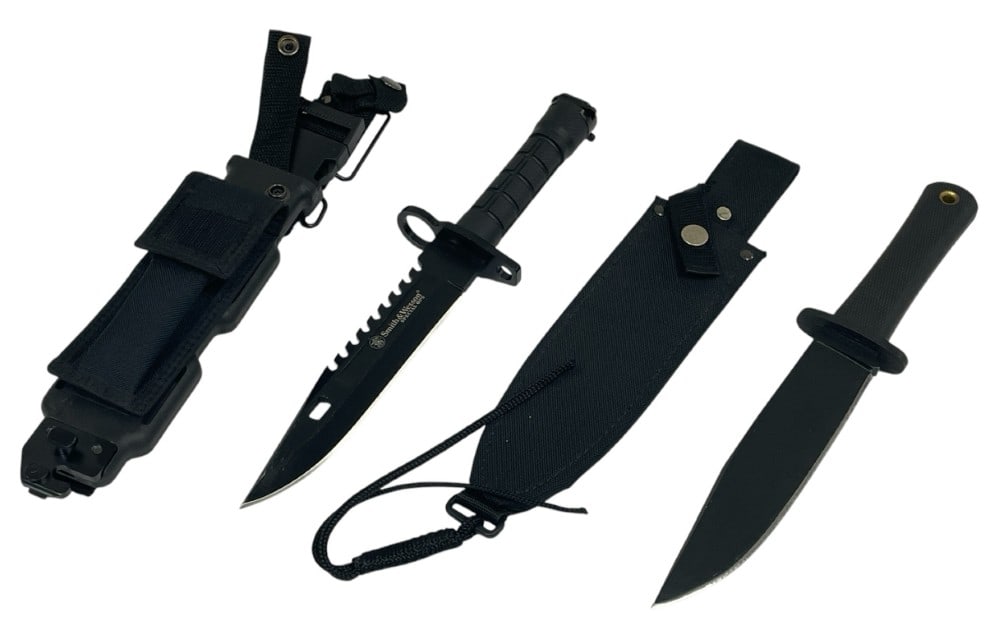 Pair of 7 Inch Fixed Blade knives (1 of 7)