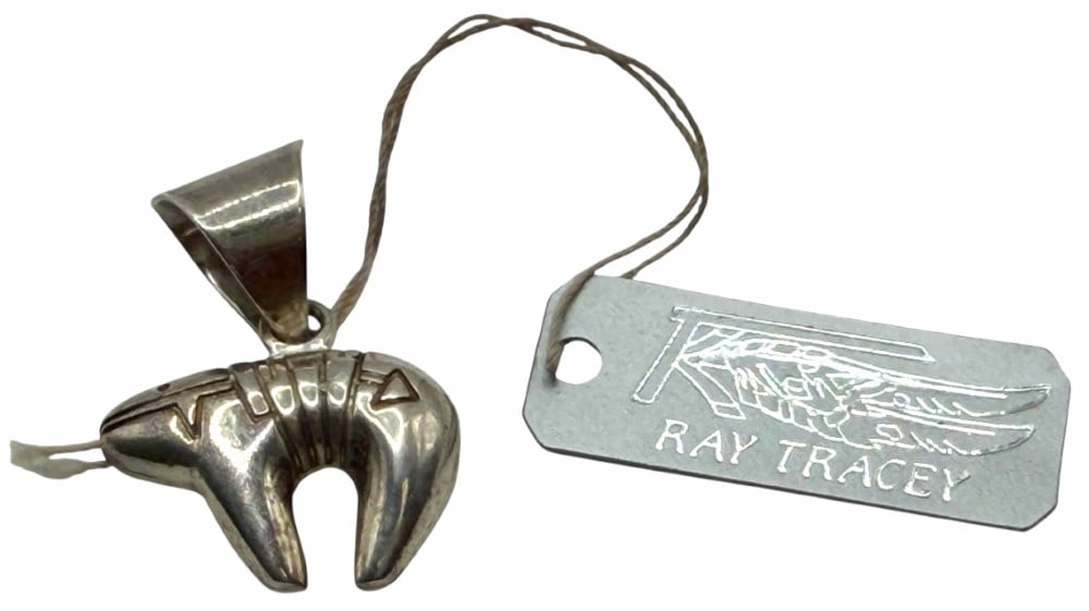 Ray Tracey Knifewing Sterling Silver Native American Navajo Bear Claw Pendent (1 of 4)