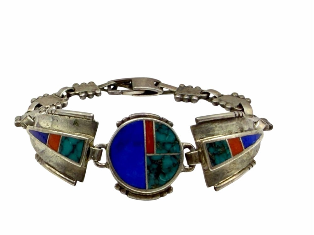 Segura Knifewing Ray Tracey Sterling Silver Native American Navajo Link Bracelet: Segura Knifewing Ray Tracey Sterling Silver Native American Navajo Link Bracelet. Engraved on the centerpiece of the bracelet is the hallmark for Segura Knifewing Ray Tracey and STERLING. It measures