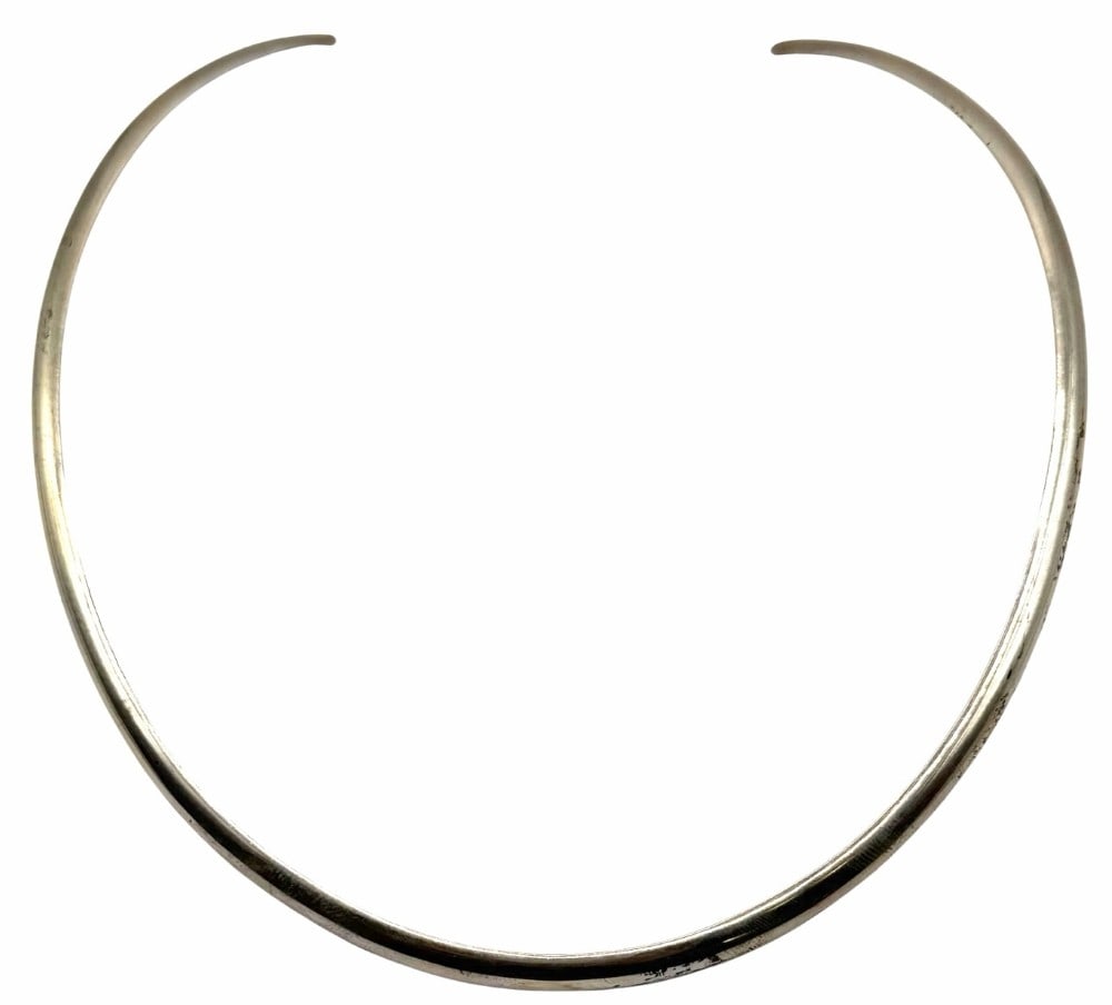VanHorne Collection Sterling Silver Native American Choker Necklace: VanHorne Collection Sterling Silver Native American Choker Necklace. One of the necklace ends has a VHC STERLING marking on it. It shows signs of wear along the surface. Measures 5 1/4in x 4 7/8in wit