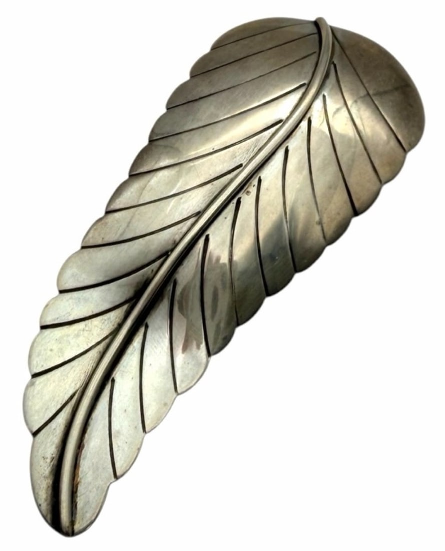 VanHorne Collection G Smith Sterling Silver Native American Feather/Leaf Pendant (1 of 7)