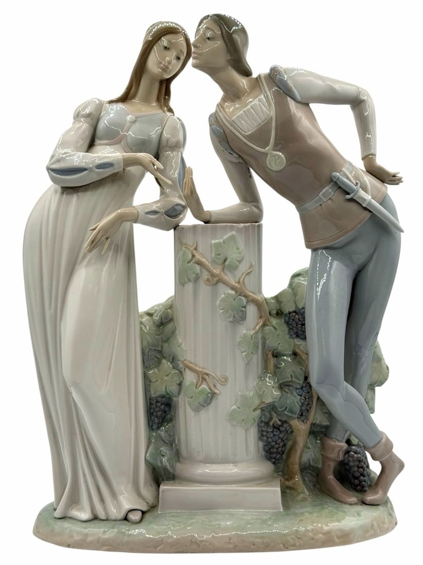 Lladro Romeo And Juliet Porcelain Gloss Figurine (1 of 10)