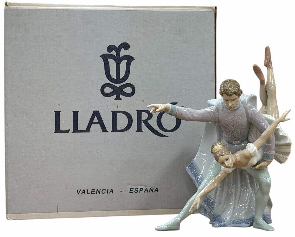 Lladro Figurine Pas De Deux #6374 In Original Box (1 of 8)