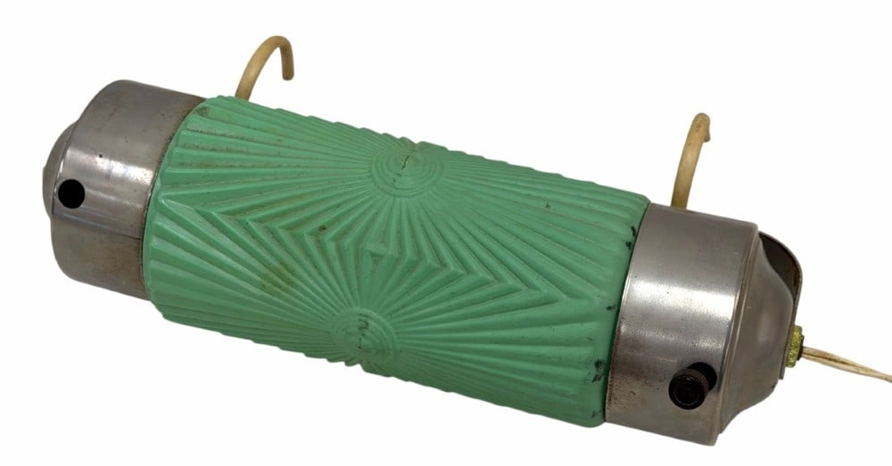 Vintage Art Deco Headboard Reading Lamp: Vintage Art Deco Headboard Reading Lamp. This is a headboard reading lamp. It does not currently work when plugged in, however can be restored and needs a new lightbulb! This is a great find that meas