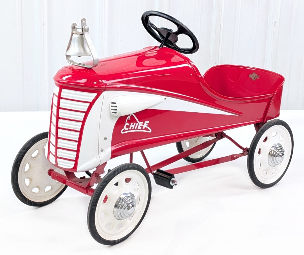 Restored Steelcraft Fire Chief Pedal Car (1 of 11)