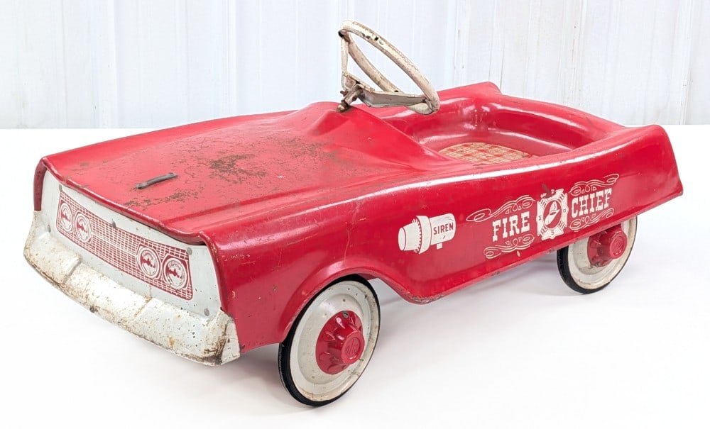 Original MTD Products Fire Chief Pedal Car (1 of 9)